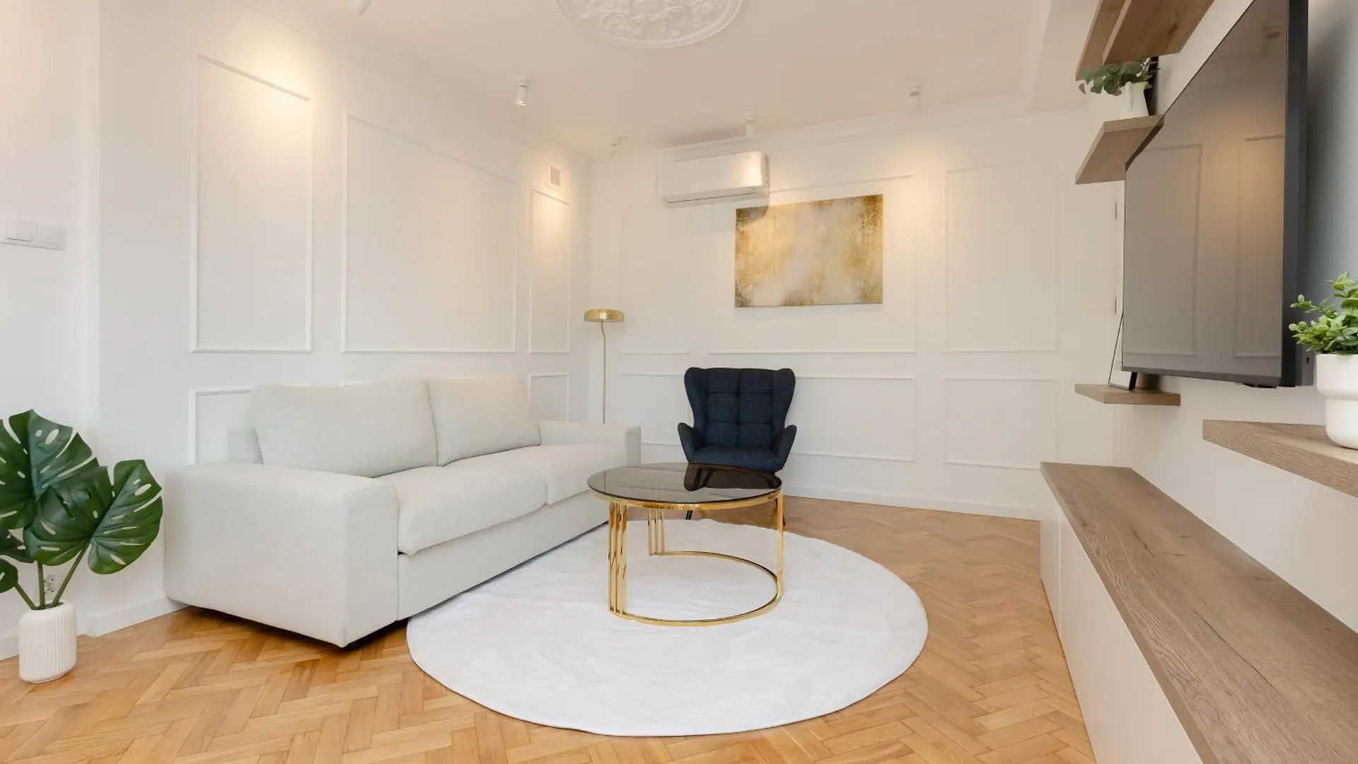 Apartment In The Centre Of Warsaw By Noclegi Renters